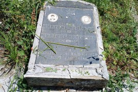 Polupani spomenici na pravoslavnom groblju, porodice ogorčene