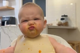 Hit na internetu: Majka snimila novu "fazu" preslatke bebe (VIDEO)