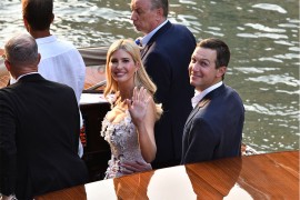 U prvom planu bile duge noge Ivanke Tramp (FOTO)