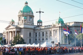 Mesarović na skupu ispred Skupštine: Vidovdan nas obavezuje da ...