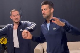 Urnebesno: Đoković uz kolo vrši posljednje pripreme za Vimbldon ...
