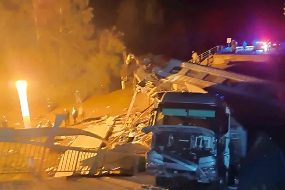 Dva mosta pala u Rusiji: Broje se mrtvi (VIDEO)