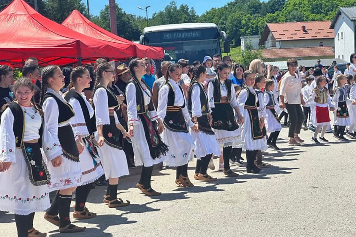 Na smotri folklora oko 600 učesnika iz Srpske i Hrvatske