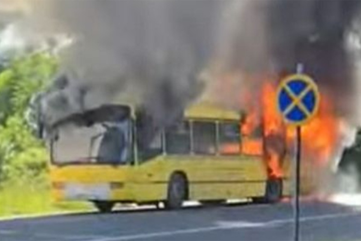 Dramatični prizori u Sarajevu: U potpunosti izgorio autobus (VIDEO)