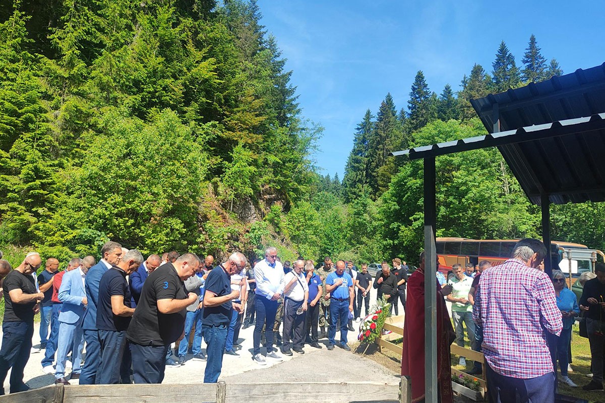 Služen pomen na mjestu zločina u Žepi