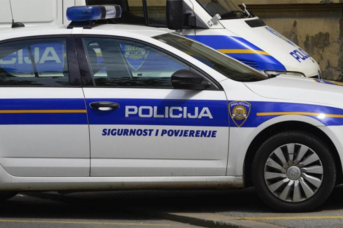 Dvoje poginulih u sudaru kamiona i automobila