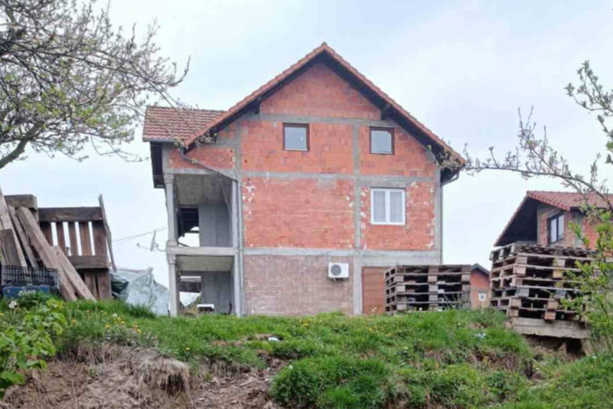 U zvorničkom naselju svakog dana strahuju zbog klizišta, tlo ne miruje