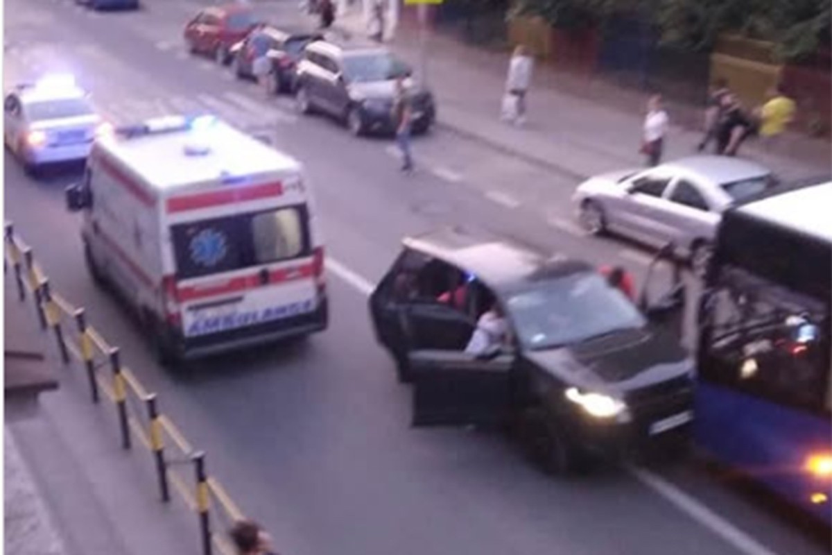 Muškarac izrešetan u blizini vrtića u Beogradu: Auto se zakucao u bus