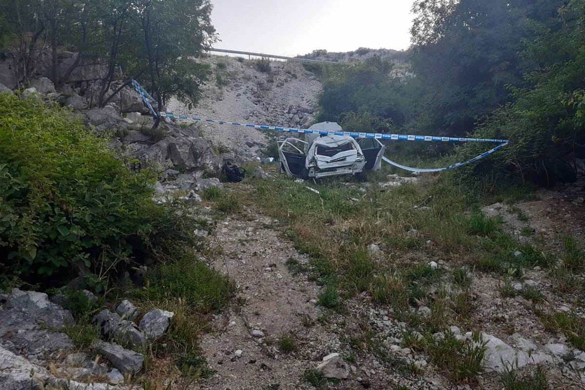 Automobil sletio u provaliju u Crnoj Gori, poginuli majka i beba (FOTO)