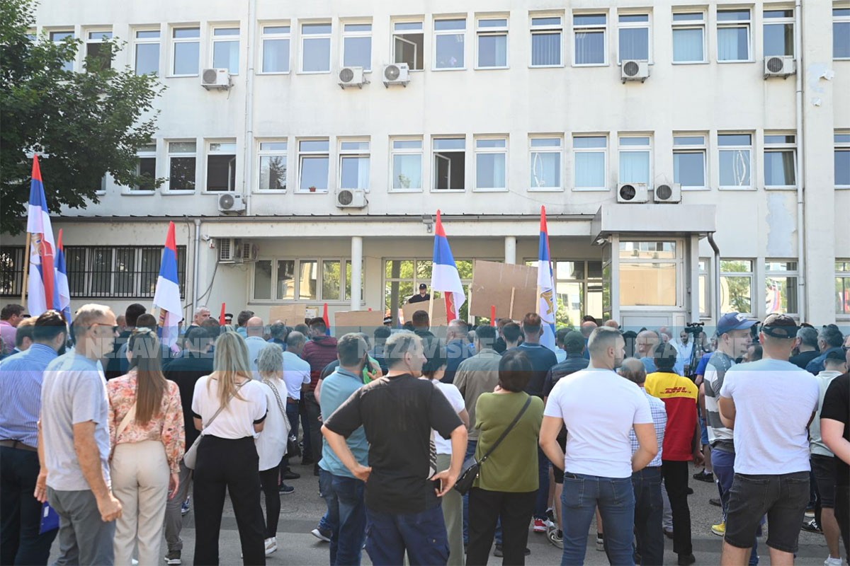 Bivši ministar bezbjednosti i direktor SIPA došli da podrže Miličevića (FOTO)