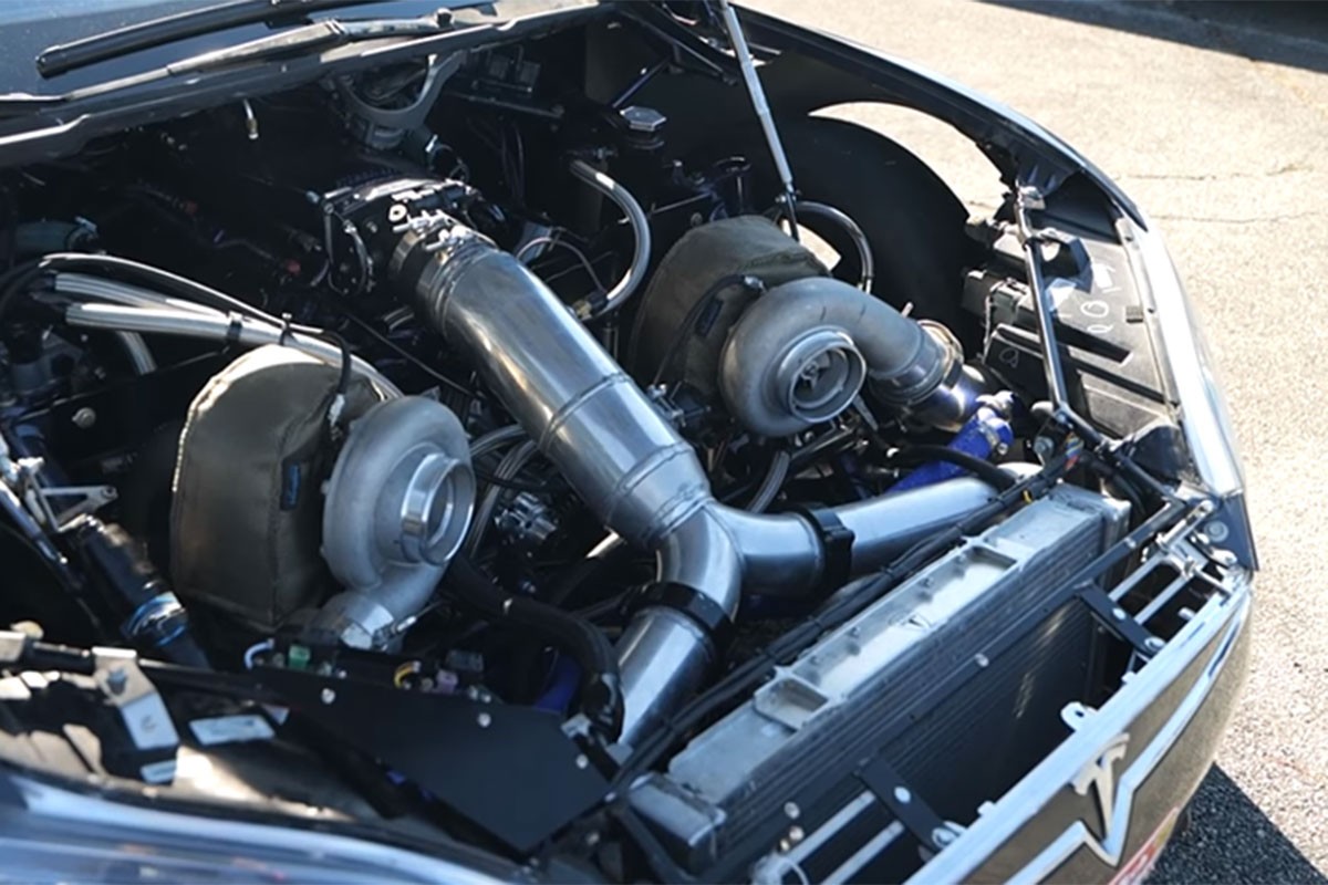 Zaboravite na električni pogon: Ovaj Tesla Model S ima 9.3-litarski V8 sa 2.200 KS (VIDEO)