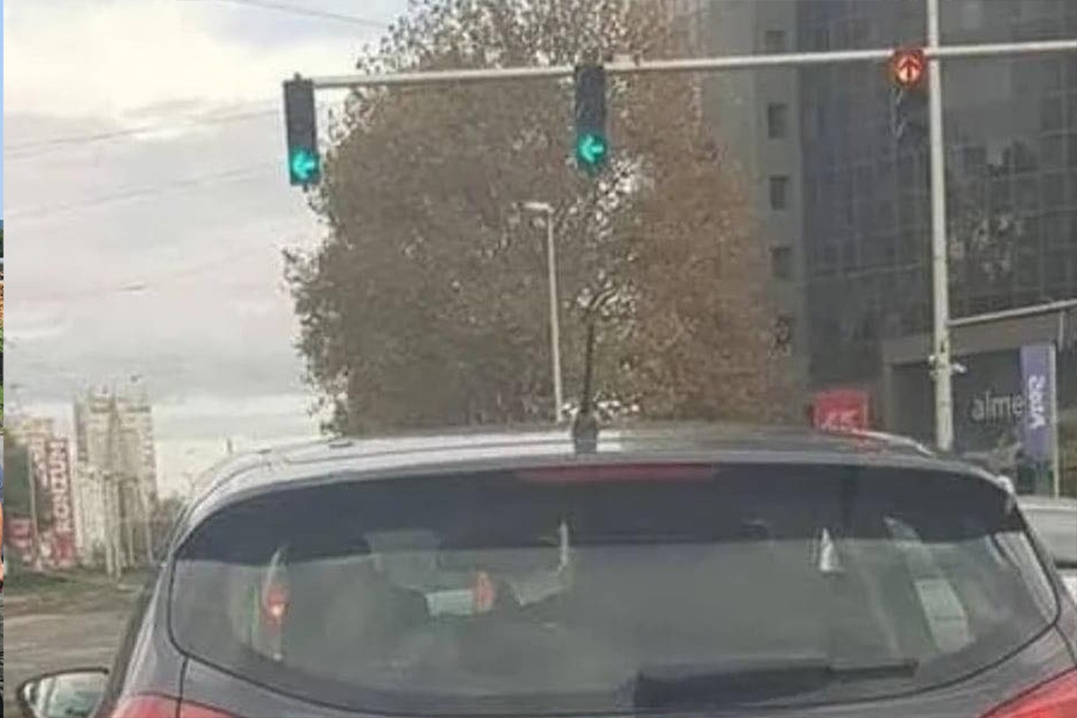 Čovjek dodao dva slova uz marku svog auta, nasmijao sve koji su ga vidjeli (FOTO)