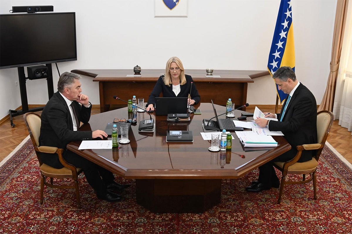Komšić i Bećirović opet "oborili" budžet