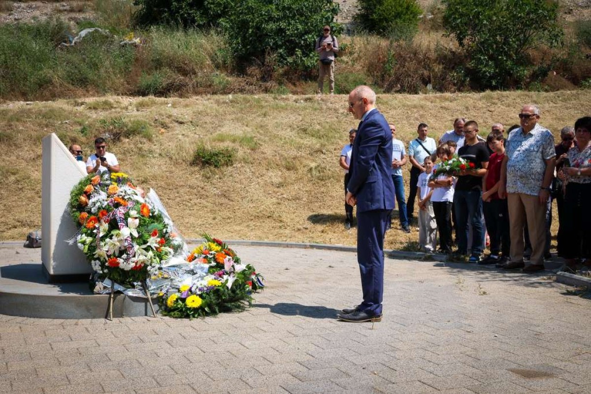 Predstavnici Ambasade SAD položili vijenac u čast nevinih civila