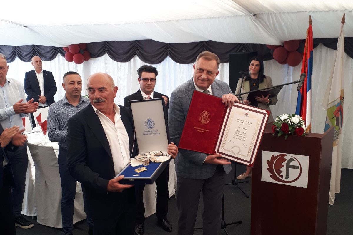 Dodik uručio Orden Njegoša prvog reda firmi "Foresta"