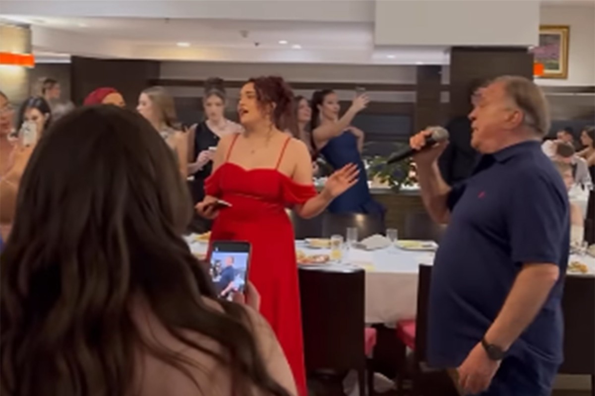 Halid Bešlić gost iznenađenja na maturi (VIDEO)