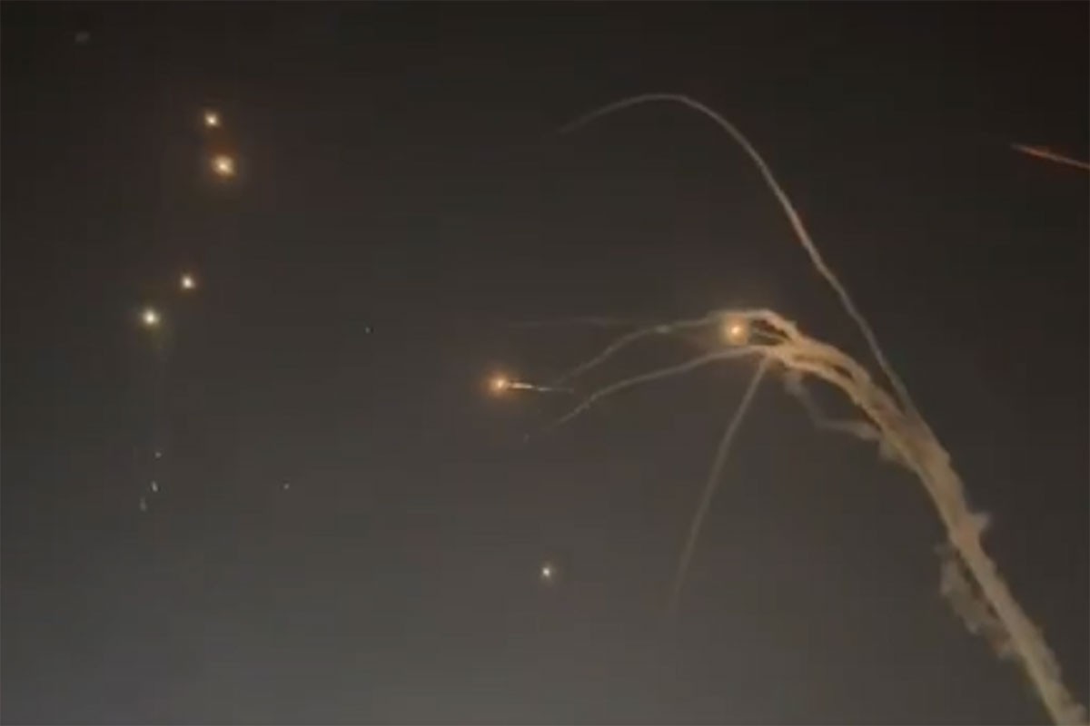 Pogledajte kako Izraelci ruše iranske rakete iznad Tel Aviva (VIDEO)