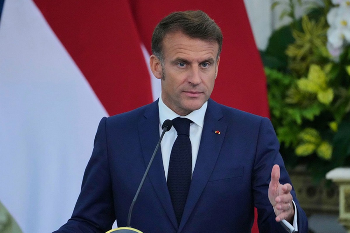 Makron pozvao Pezeškijana da nastavi razgovore