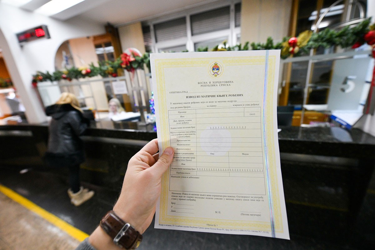 Maturantima u Banjaluci izdato 1.620 izvoda iz matičnih knjiga