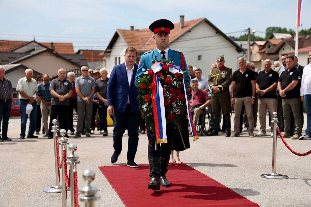 Predstavnici Srpske i Srbije položili vijence na "Novom Zejtinliku"
