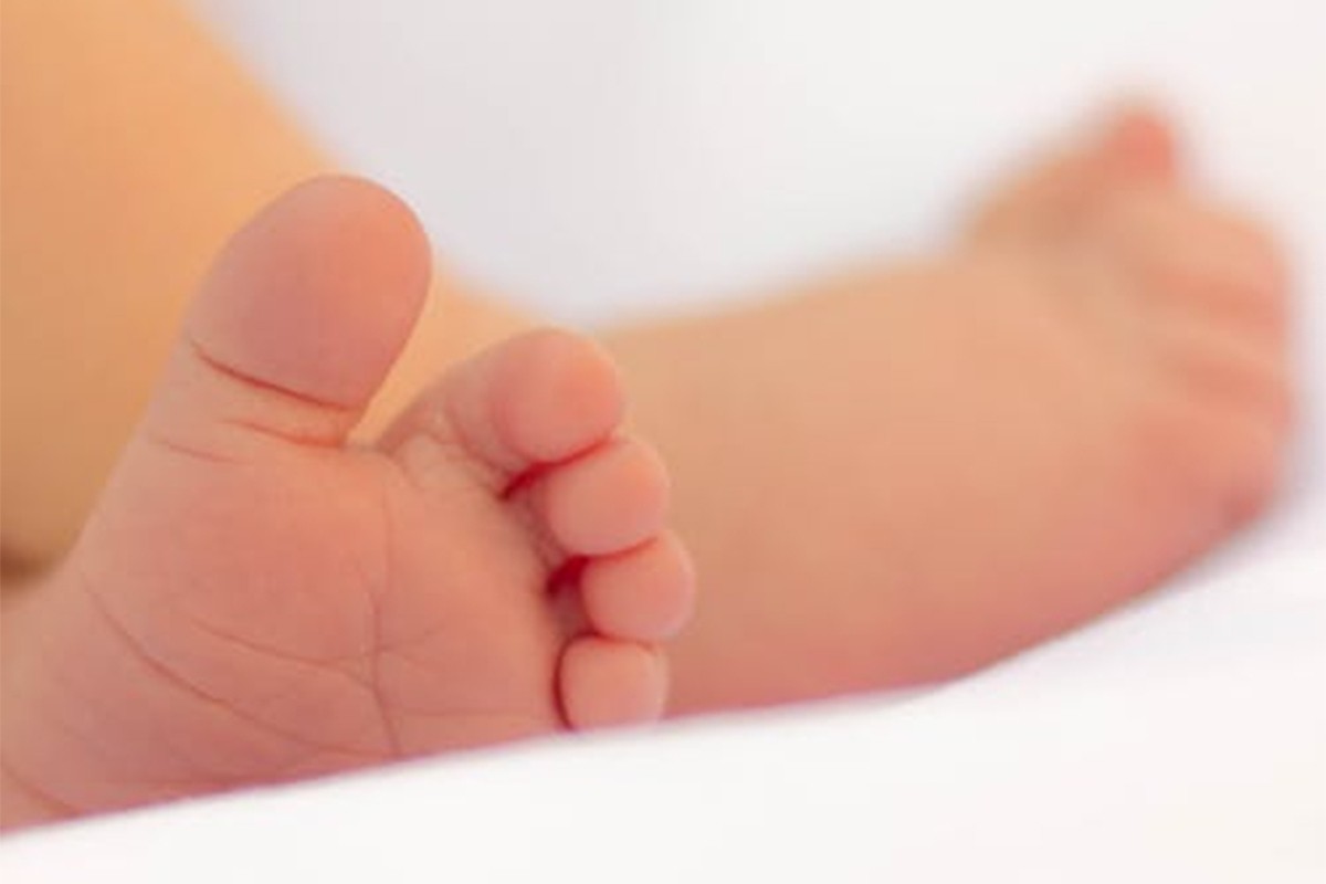 Roditelji uhapšeni, bebu ostavili na balkonu tokom noći