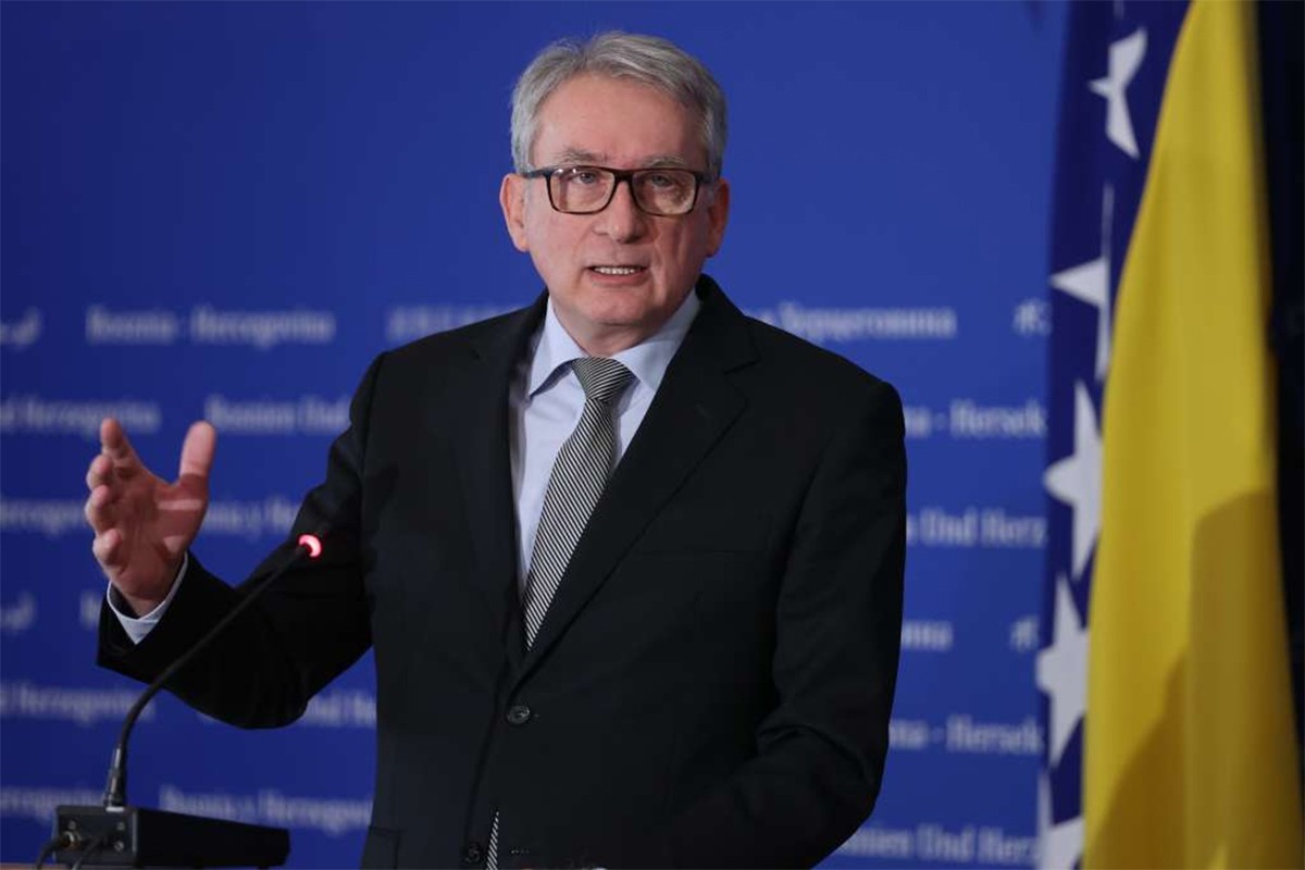 Bosić napustio sjednicu SDS-a