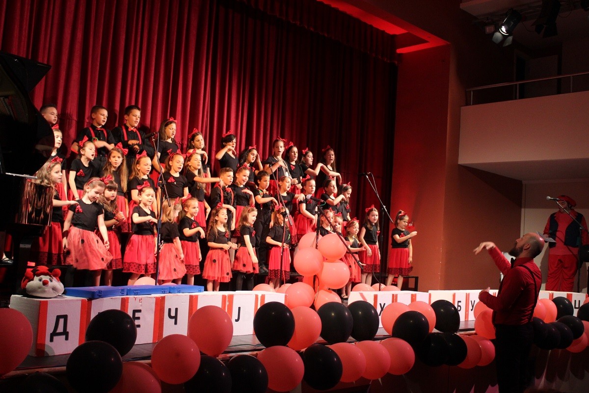 Koncert trebinjskog "Bubamarca" napunio pozorišnu salu (VIDEO)