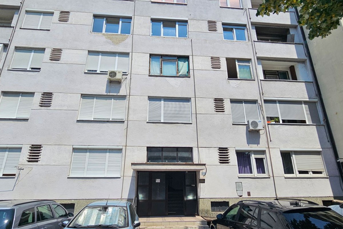Stanari zgrade u Banjaluci strahuju od zaraze nakon smrti komšinice (FOTO)