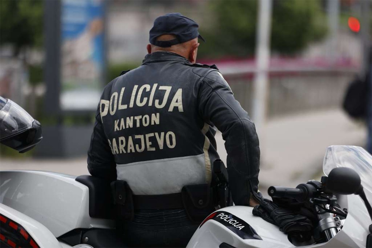Sindikat policije ogorčen: Vlada "nema ni za kifle"