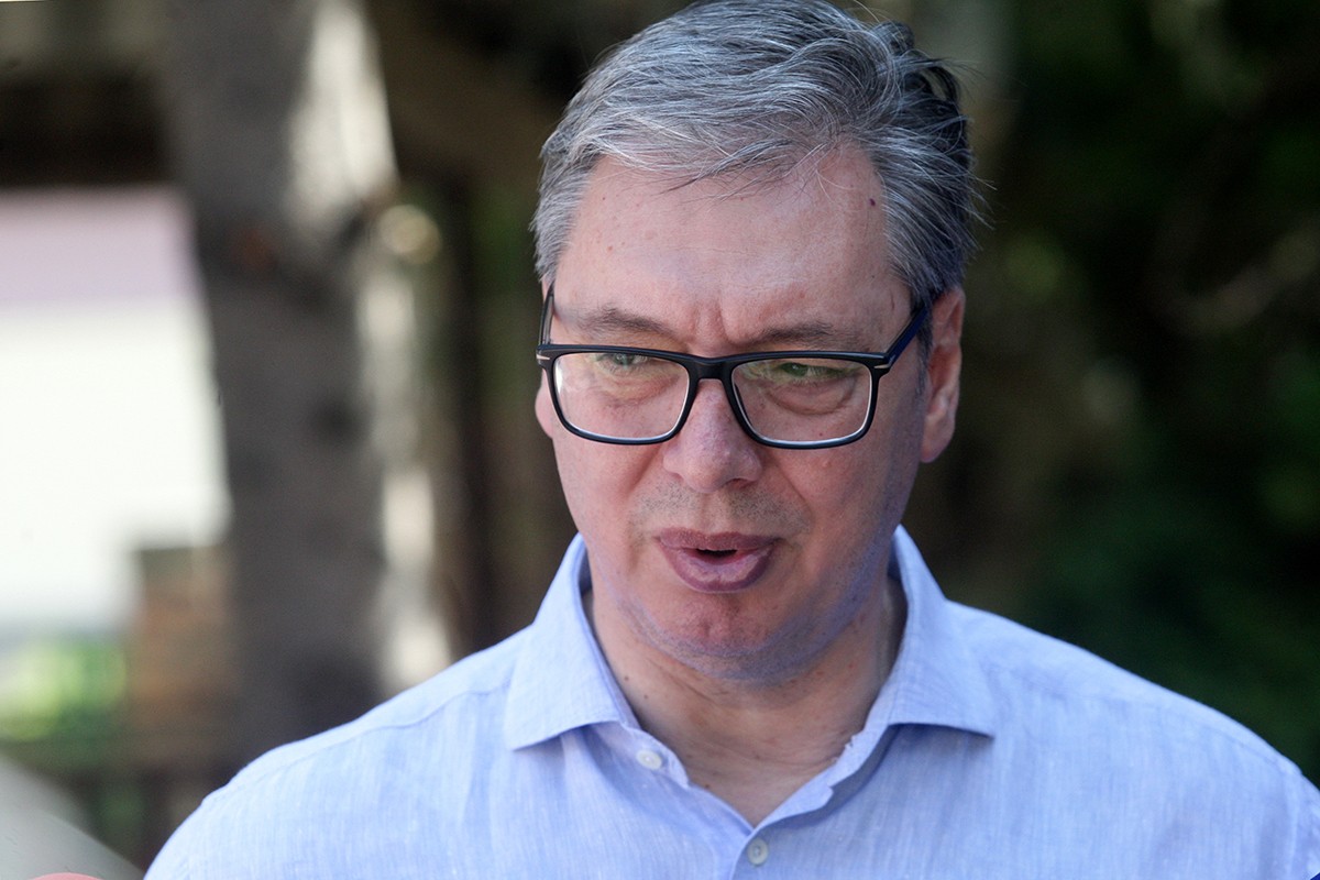 Vučić: Ustavom stopirati izvršenja na porodičnim kućama i stanovima