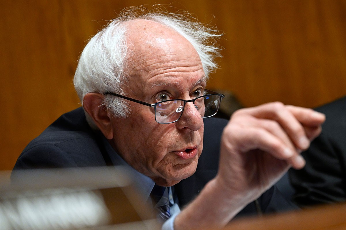 Sanders upozorio na ponavljanje istorije u Iranu: "Ponovo lažu narod u Americi"