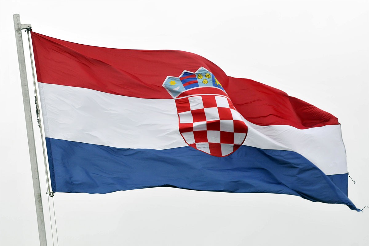 Drama u Kninu, nestala zastava