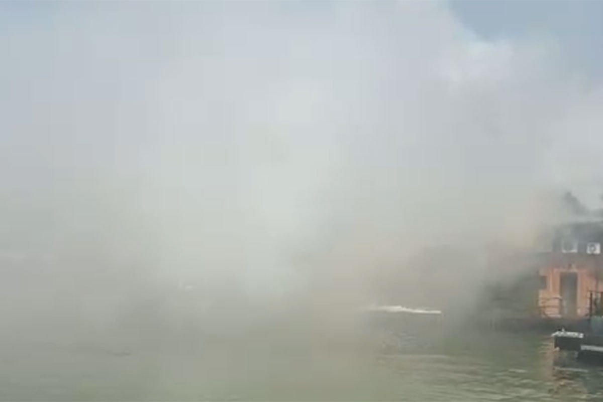 Gori splav u Beogradu (VIDEO)