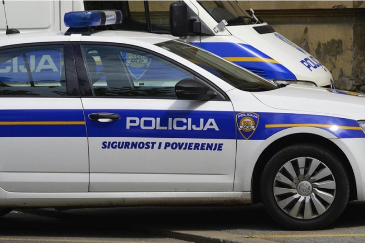 U dvije saobraćajne nezgode učestvovalo osam automobila
