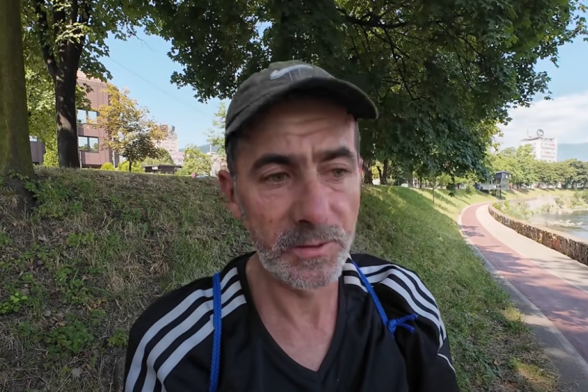 Devet godina spava ispod mosta, nikada se nije razbolio (VIDEO)