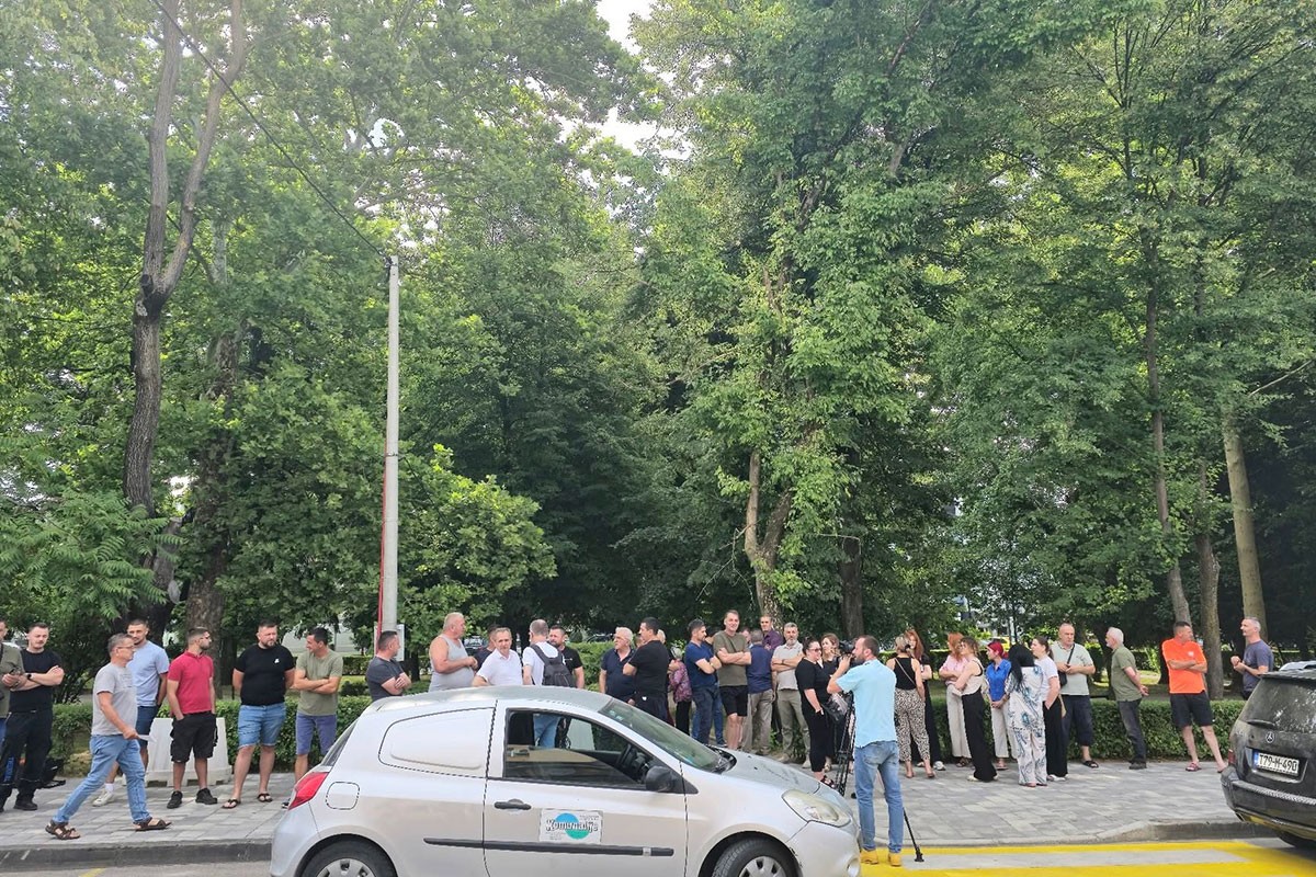 Protestovali mali privrednici u Velikoj Kladuši