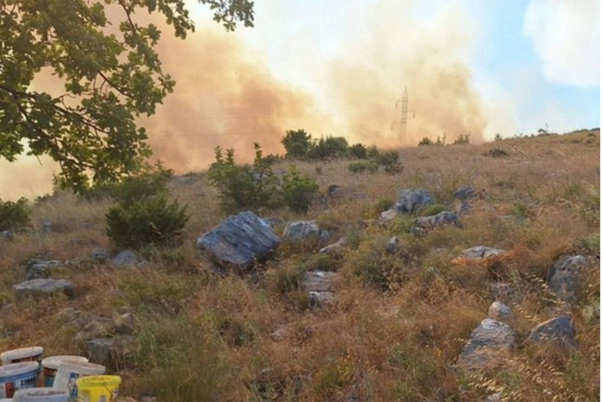 Požar kod Trebinja, zatvoren magistralni put ka Dubrovniku (VIDEO)