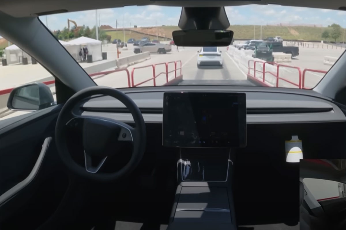 Tesla se sam dovezao novom vlasniku - bez vozača, bez daljinskog upravljanja (VIDEO)