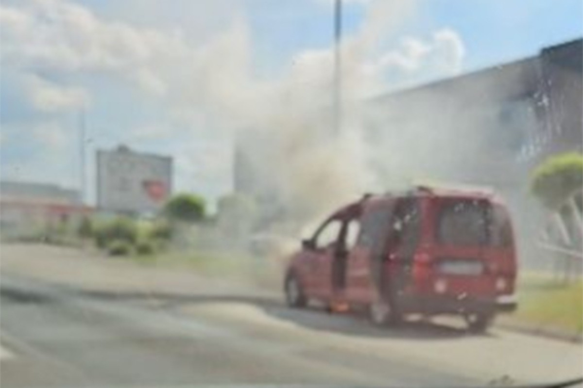 Zapalio se kombi u Banjaluci