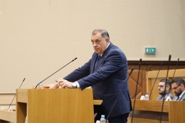 Dodik na skupštini nazvao pilota Vlade Srpske: Halo, kad si zadnji put ...