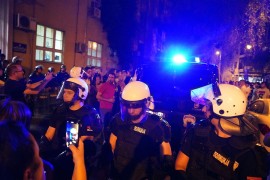 Rastu tenzije: Policija u Srbiji protekle noći privela 79 ljudi