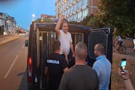 Četiri raskrsnice i Varadinski most blokirani u Novom Sadu, priveden ...