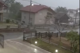 Osvježenje stiglo u BiH: Počela olujna kiša, nestalo i struje (VIDEO)