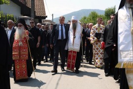 Pomen stradalim Srbima: Litija krenula ka groblju