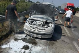 Zapalio se automobil na brzoj cesti Banjaluka-Laktaši (FOTO)