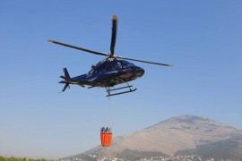 MUP RS poslao helikopter da gasi požar u Trebinju
