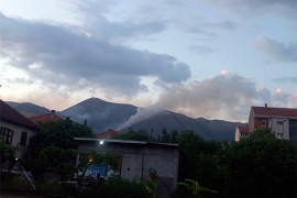Požar se širi Leotarom, vatrogasci brane kuće