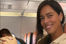 Ana Ivanović zablistala na aerodromu, u stilu otputovala na Vimbldon ...