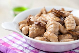 Njoke u kremastom sosu od pečuraka