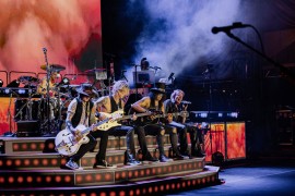 Obožavaoci sitno broje do koncerta grupe "Guns N' Roses"